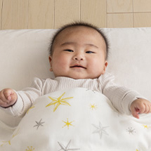 赤ちゃんは汗っかきさらに、吐き戻しで汚れやすい