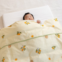 赤ちゃんの皮フは大人の約1/2の薄さで傷つきやすく、傷ついた肌からアレルゲンが侵入しやすいことがわかっています