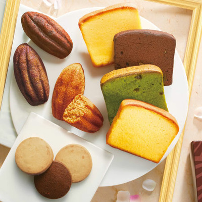 【旬ギフト】ゴディバ 名入れパティスリーアソートメント21個入_補足画像01