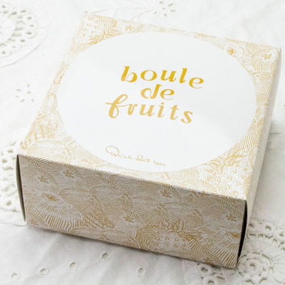 【旬ギフト】名入れ木製壁掛けフォトフレーム（大）とキル フェ ボン ブール ドゥ フリュイ アソート12個入_補足画像05