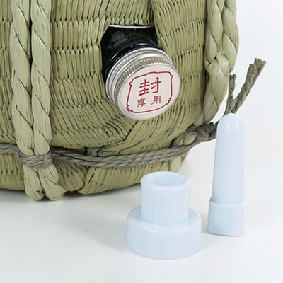 菊水酒造 「ひよこクラブ」なりきり表紙 写真＆名入れ純米吟醸樽酒一升（1.8リットル）_補足画像04