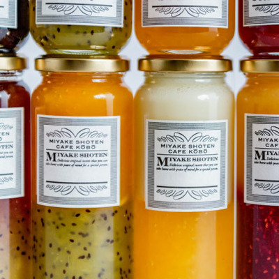 【旬ギフト】「ひよこクラブ」なりきり表紙 写真＆名入れカタログ ウルアオ アルシノエと三宅商店カフェ工房 ジャムセットA_補足画像08