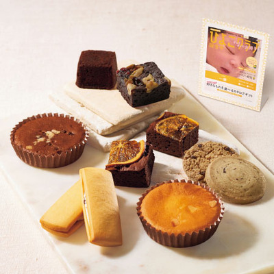 ホテルオークラ 「ひよこクラブ」なりきり表紙写真＆名入れ スイーツギフト 16個_補足画像01