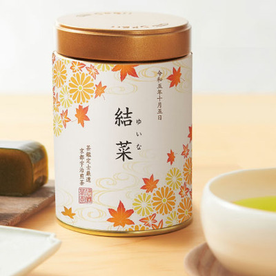 【旬ギフト】伊藤茶園 名入れ宇治煎茶・深蒸茶2缶と羊羹のセット＜紅葉＞_補足画像01