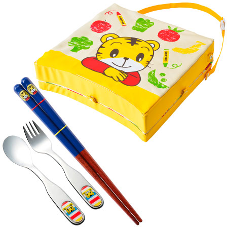 【送料無料】お食事セット(クッション&スプーンフォーク&箸) しまじろうブルー 5歳-用 たまひよSHOP